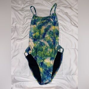 Jolyn Gavin tie-back, 28